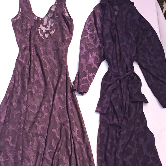 Vtg VS Nitegown/ Robe Set